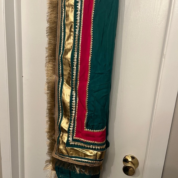 Elegant Green and Gold wedding dress - Picture 8 of 8